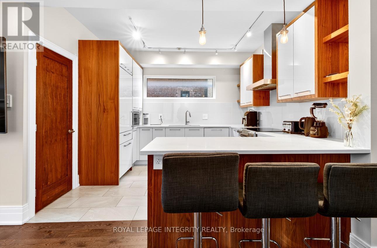 73 Renfrew Avenue, Ottawa, ON - Indoor Photo Showing Kitchen