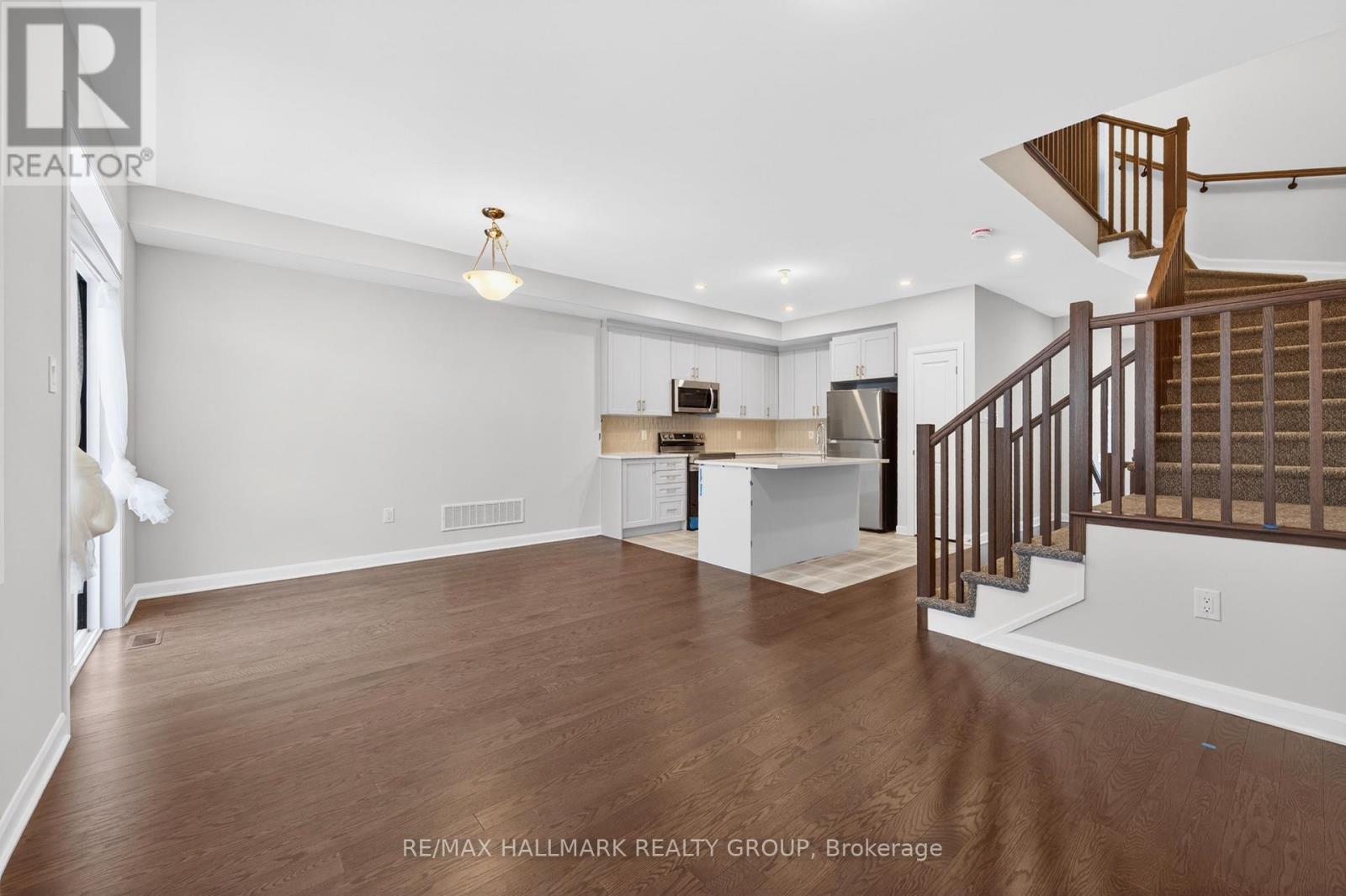 887 Eileen Vollick Crescent, Ottawa, ON - Indoor Photo Showing Kitchen