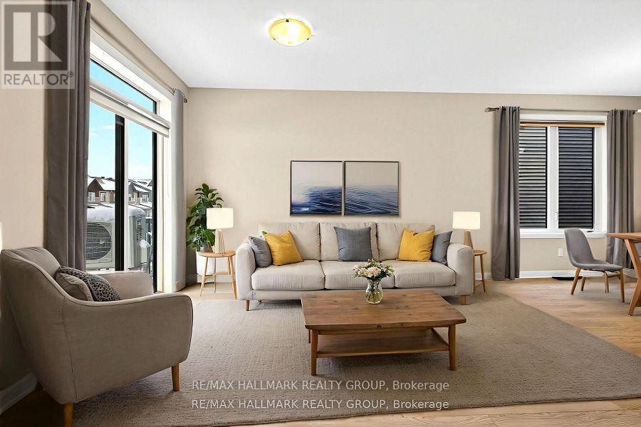 348 Raheen Court Ottawa Circuit, Ottawa, ON - Indoor Photo Showing Living Room