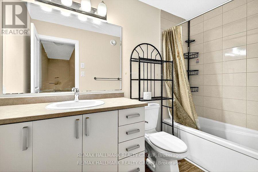 348 Raheen Court Ottawa Circuit, Ottawa, ON - Indoor Photo Showing Bathroom