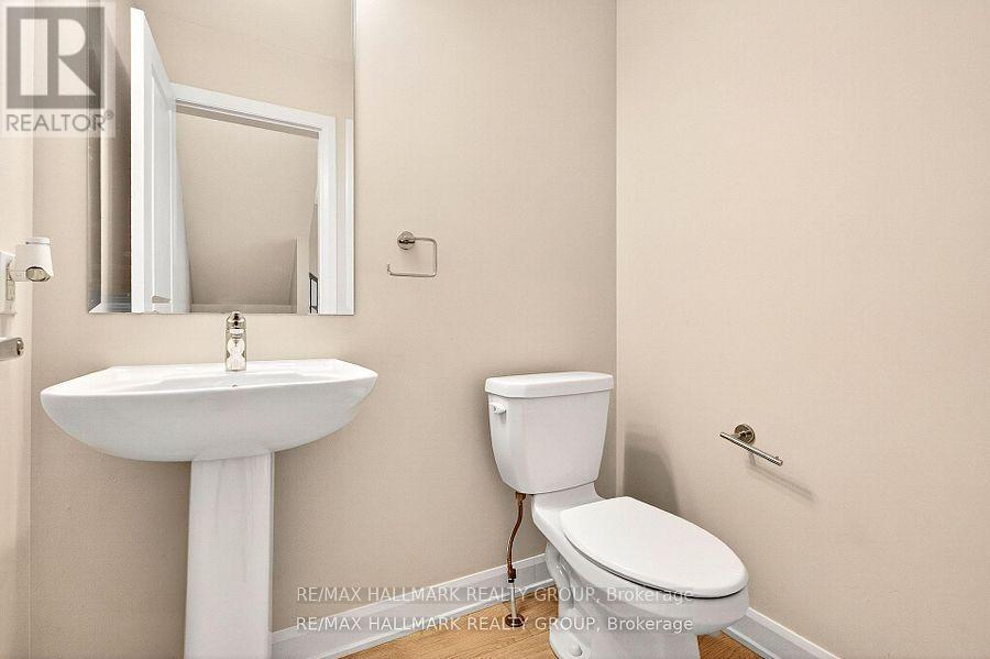 348 Raheen Court Ottawa Circuit, Ottawa, ON - Indoor Photo Showing Bathroom