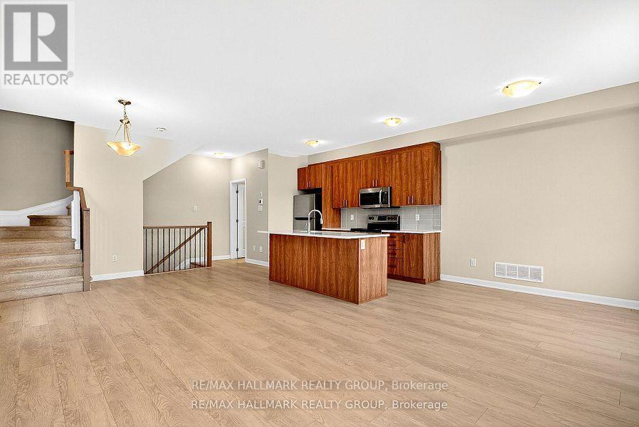 348 Raheen Court Ottawa Circuit, Ottawa, ON - Indoor Photo Showing Kitchen