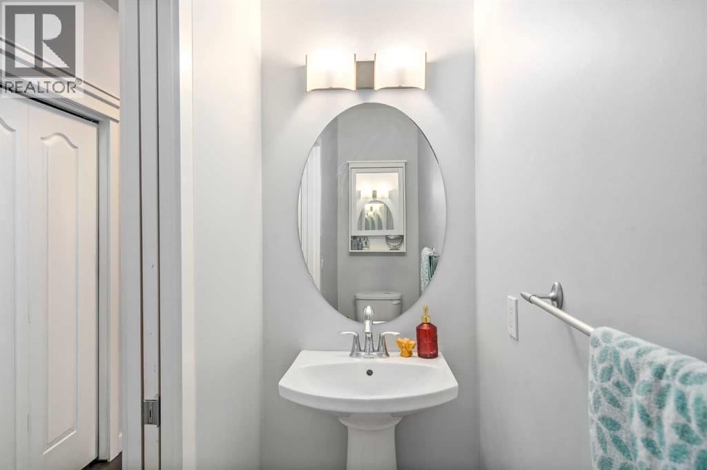 254 Silverado Plains Circle Sw, Calgary, AB - Indoor Photo Showing Bathroom