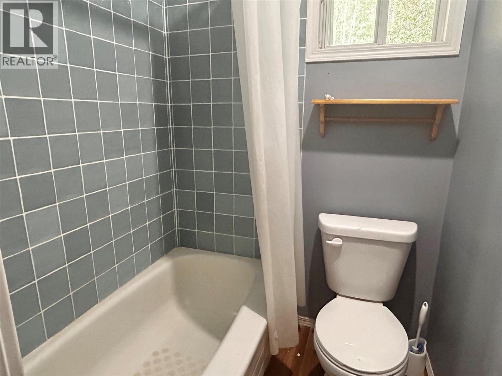 156 Gwillim Crescent, Tumbler Ridge, BC - Indoor Photo Showing Bathroom