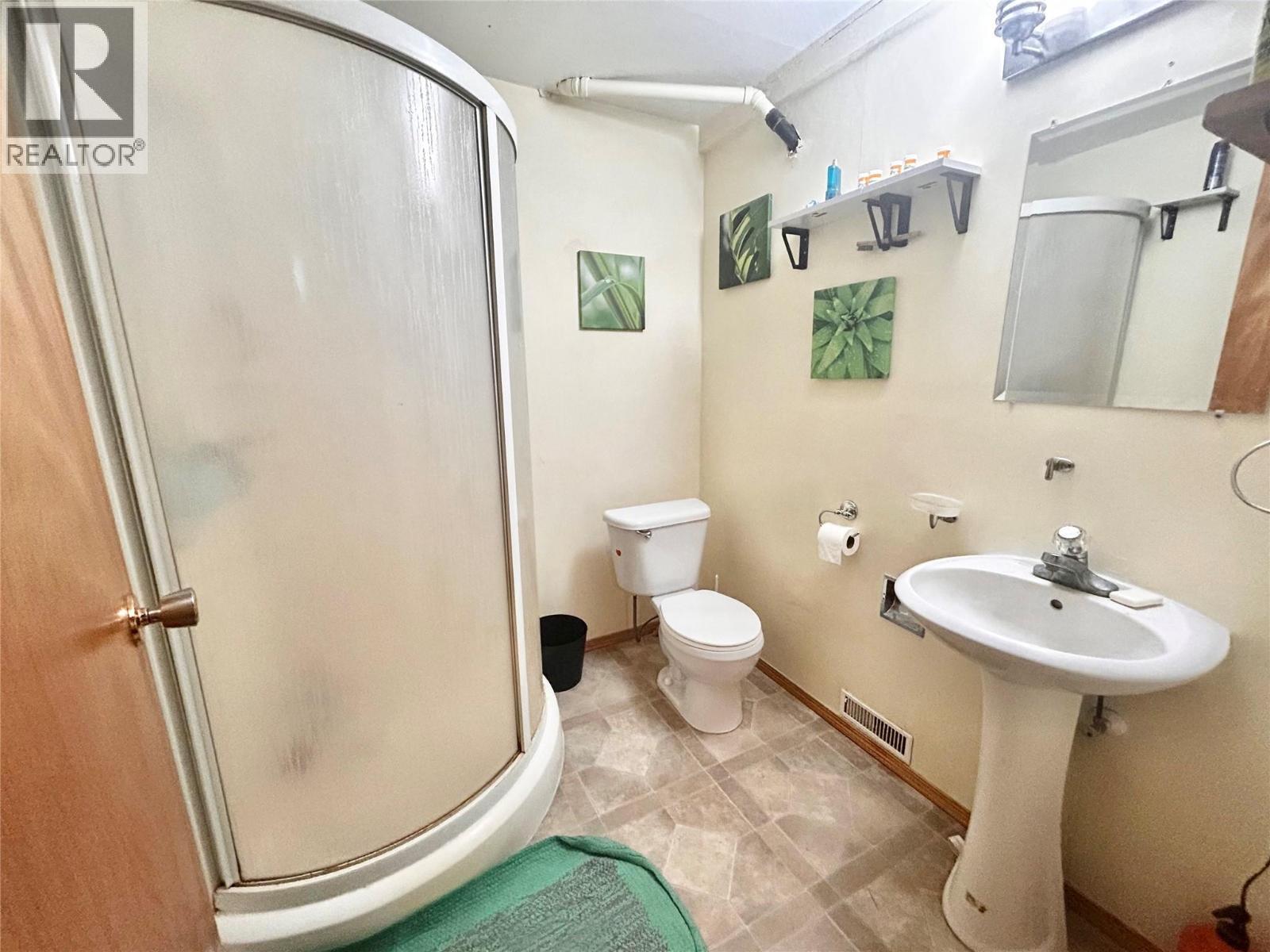 156 Gwillim Crescent, Tumbler Ridge, BC - Indoor Photo Showing Bathroom
