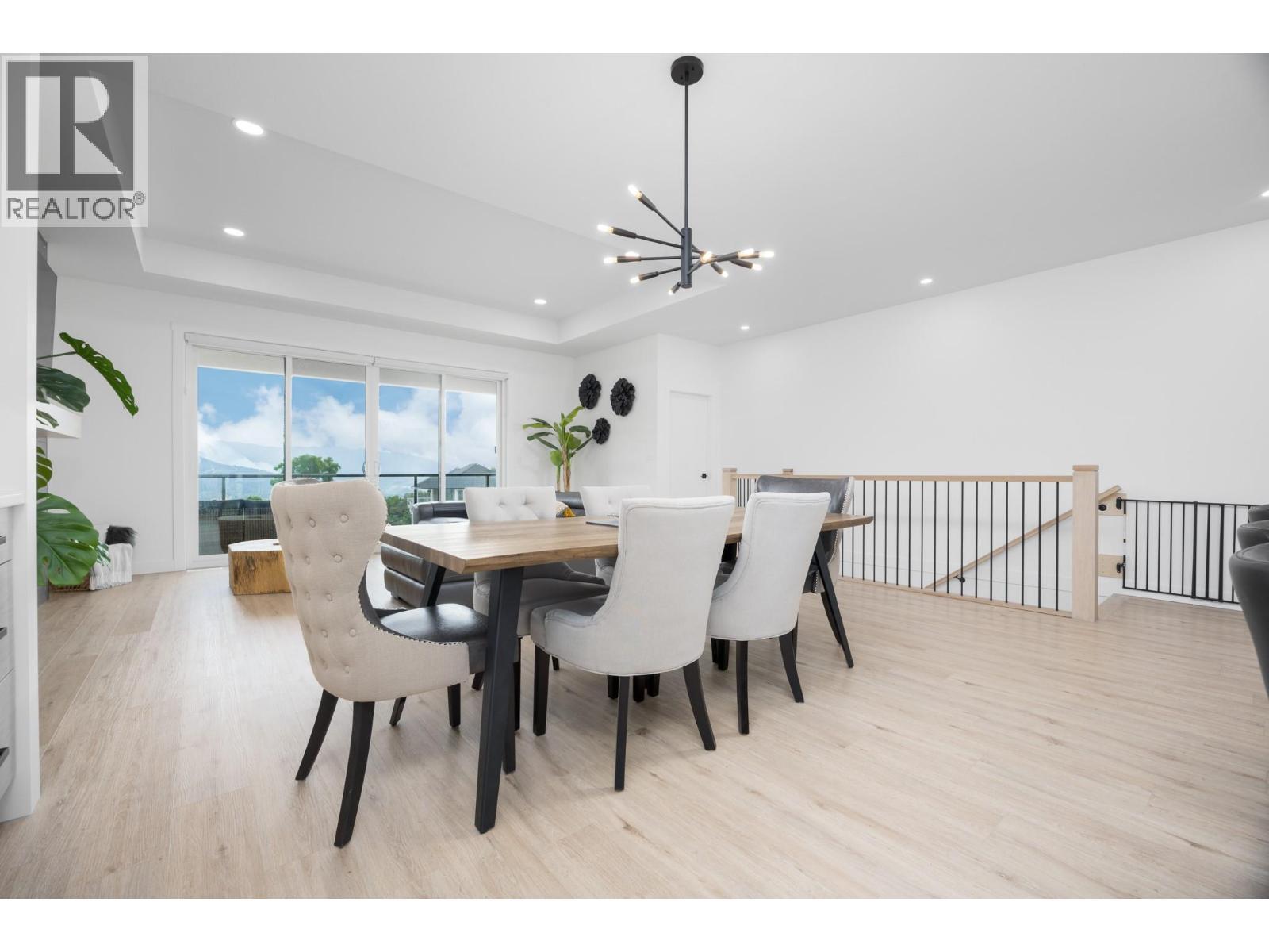137 Whitefish Road, Vernon, BC - Indoor Photo Showing Dining Room