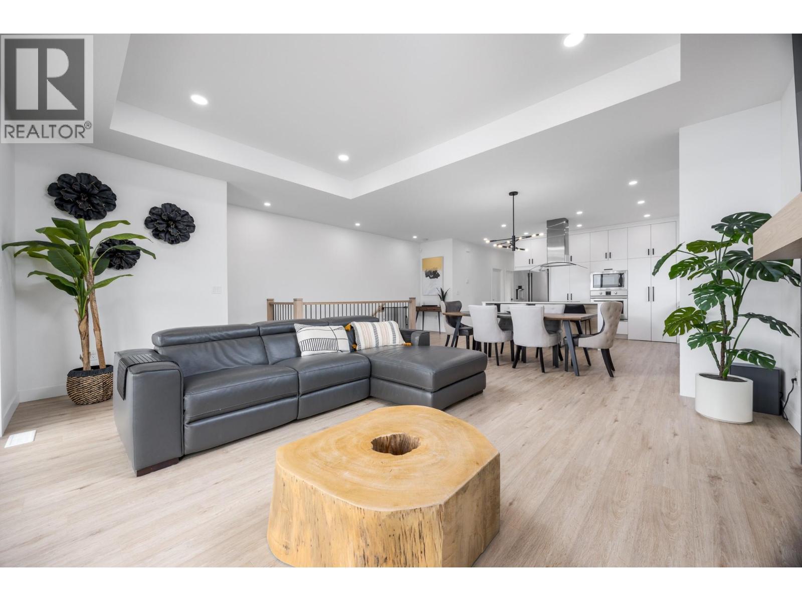 137 Whitefish Road, Vernon, BC - Indoor Photo Showing Living Room