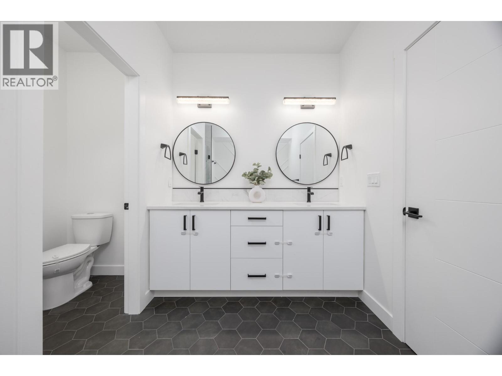 137 Whitefish Road, Vernon, BC - Indoor Photo Showing Bathroom