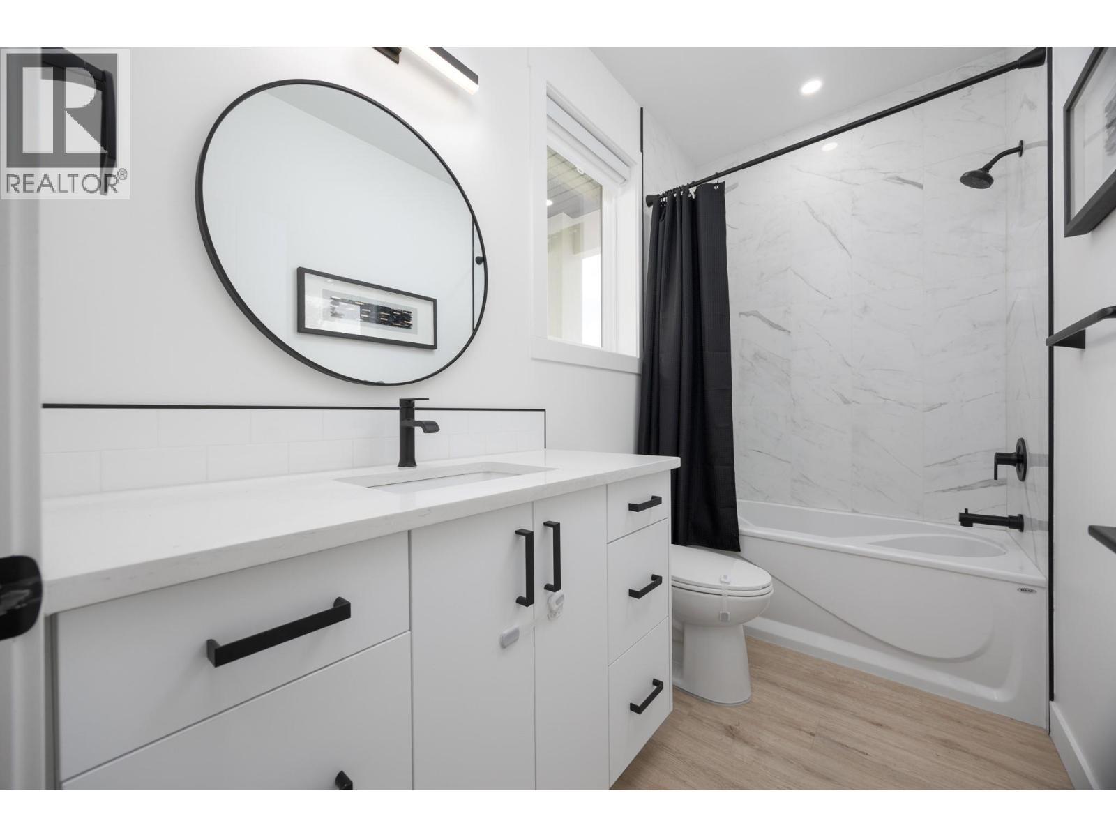 137 Whitefish Road, Vernon, BC - Indoor Photo Showing Bathroom