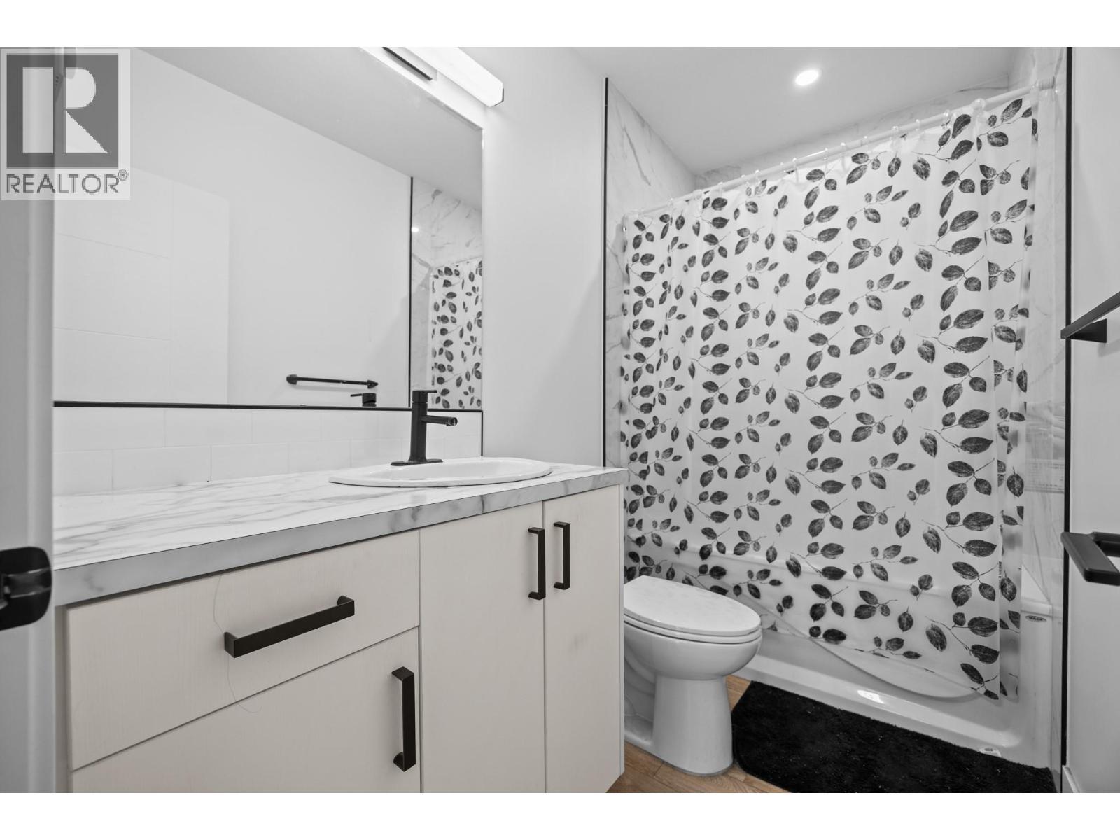 137 Whitefish Road, Vernon, BC - Indoor Photo Showing Bathroom
