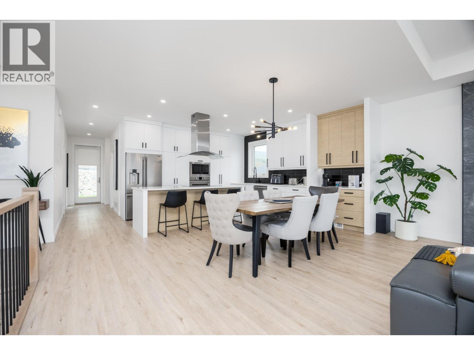 137 Whitefish Road, Vernon, BC - Indoor Photo Showing Dining Room
