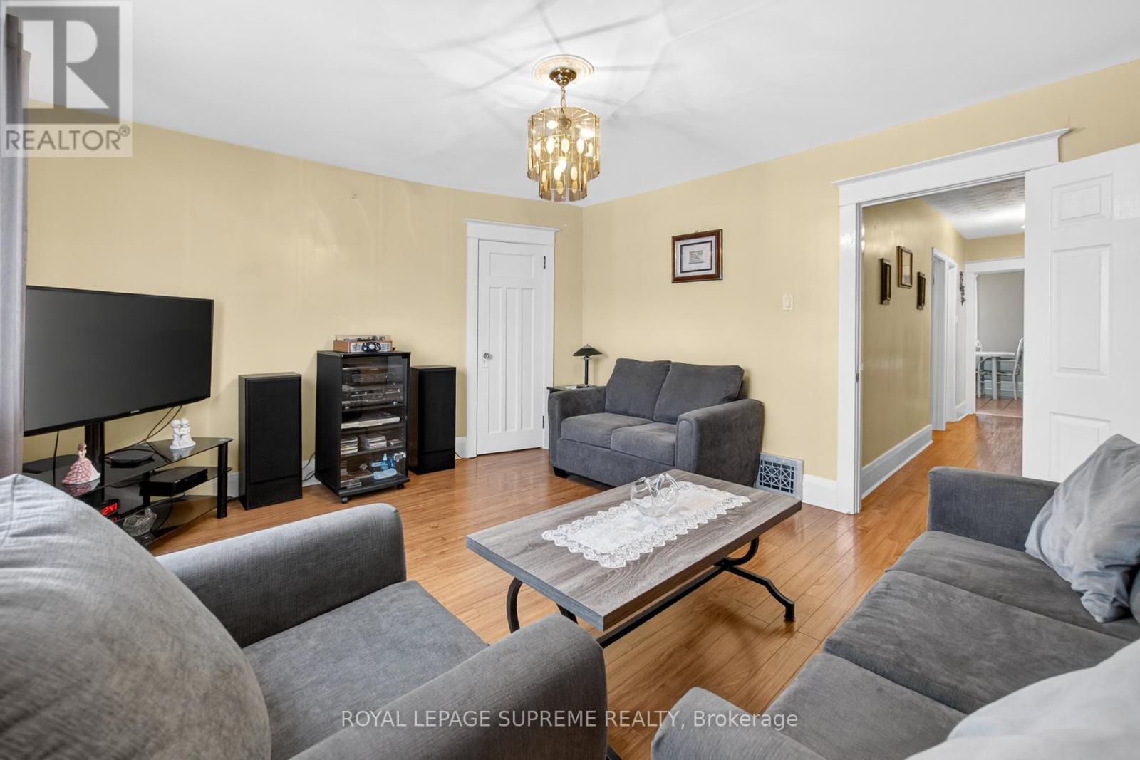 93 Marchmount Road, Toronto, ON - Indoor Photo Showing Living Room