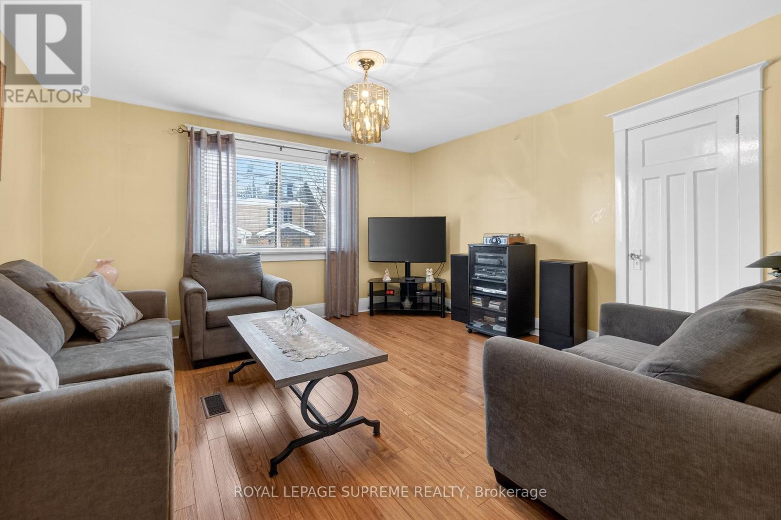 93 Marchmount Road, Toronto, ON - Indoor Photo Showing Living Room