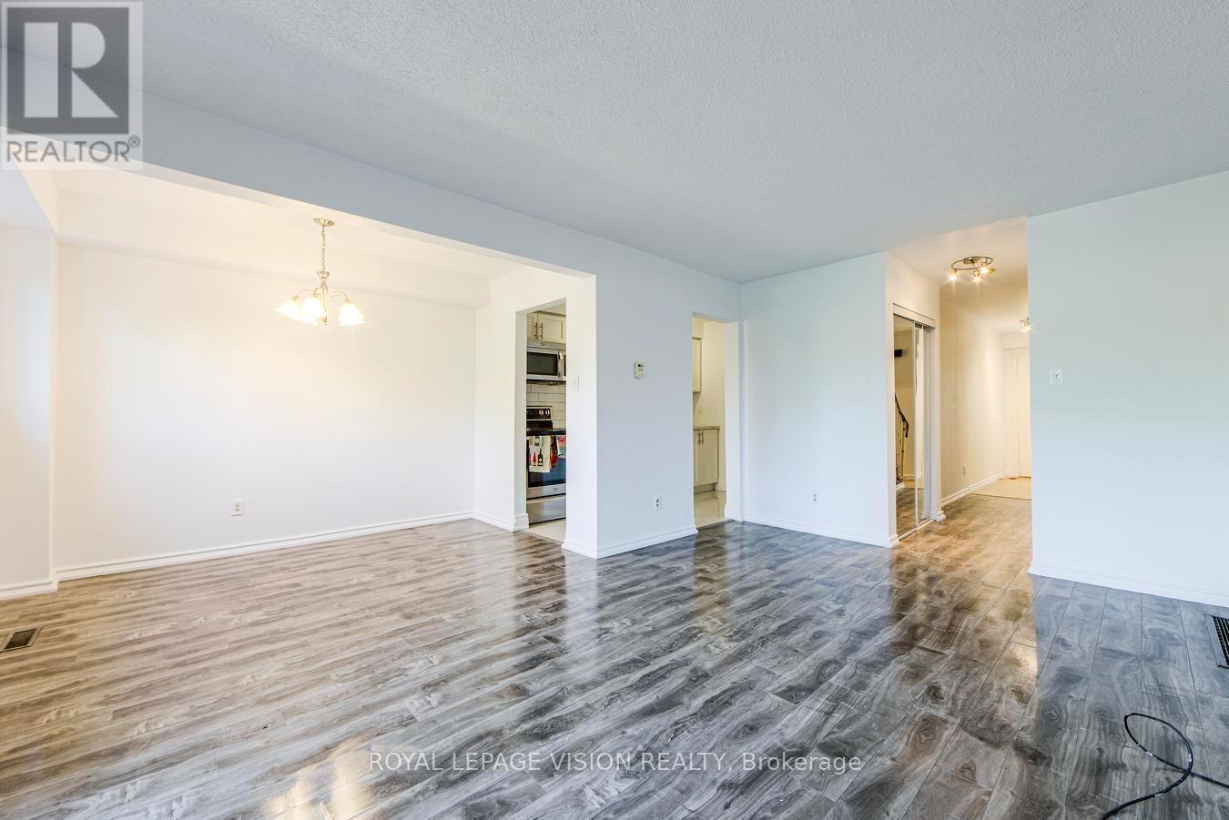 8 - 301 Washburn Way, Toronto, ON - Indoor Photo Showing Other Room