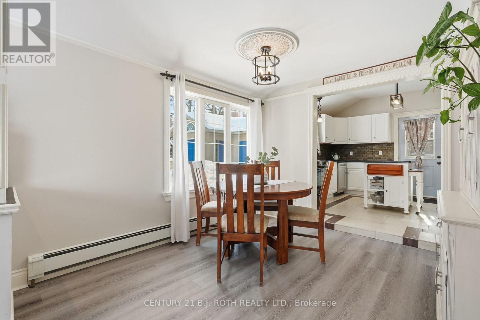 116 Burton Avenue, Barrie, ON - Indoor Photo Showing Dining Room