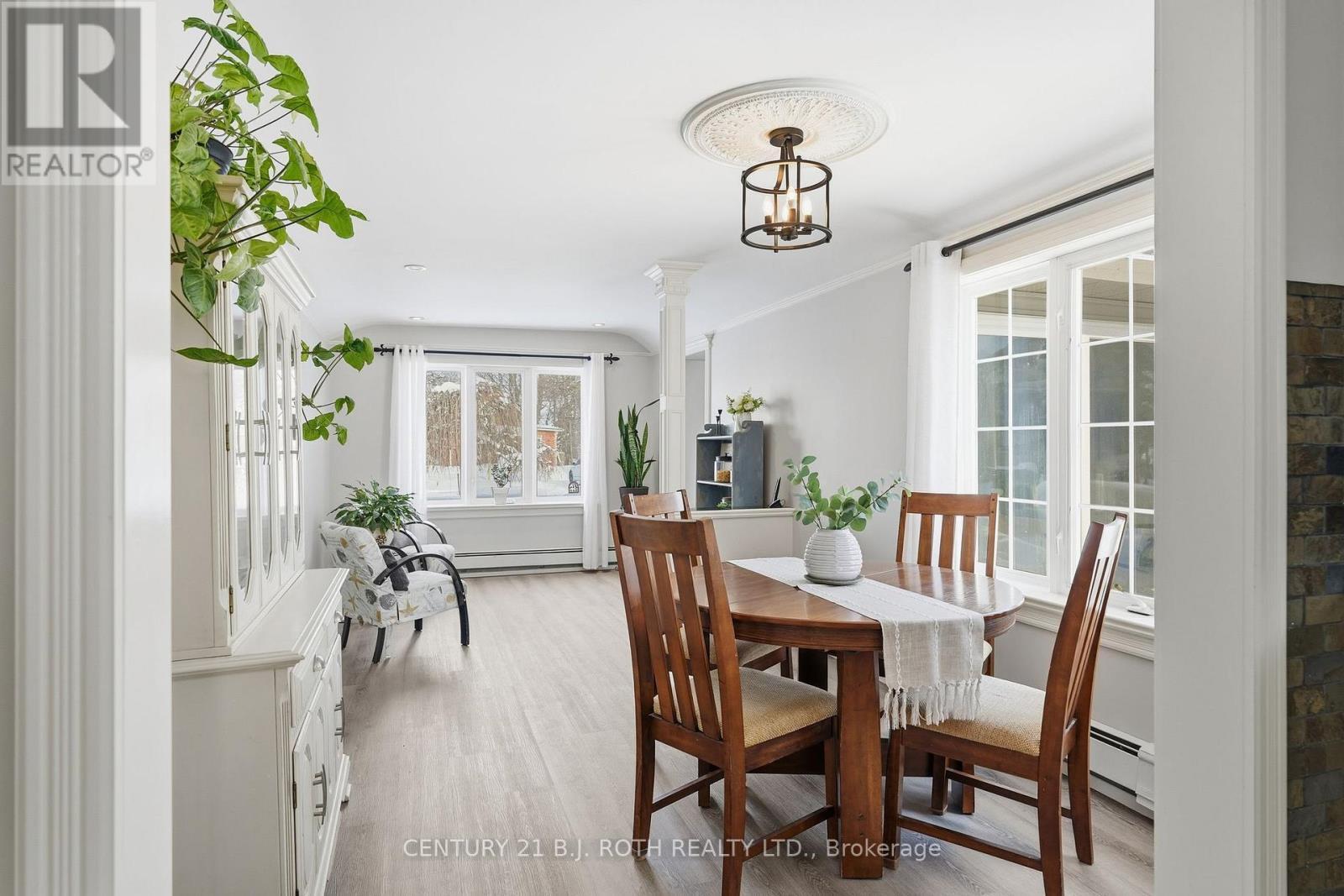 116 Burton Avenue, Barrie, ON - Indoor Photo Showing Dining Room