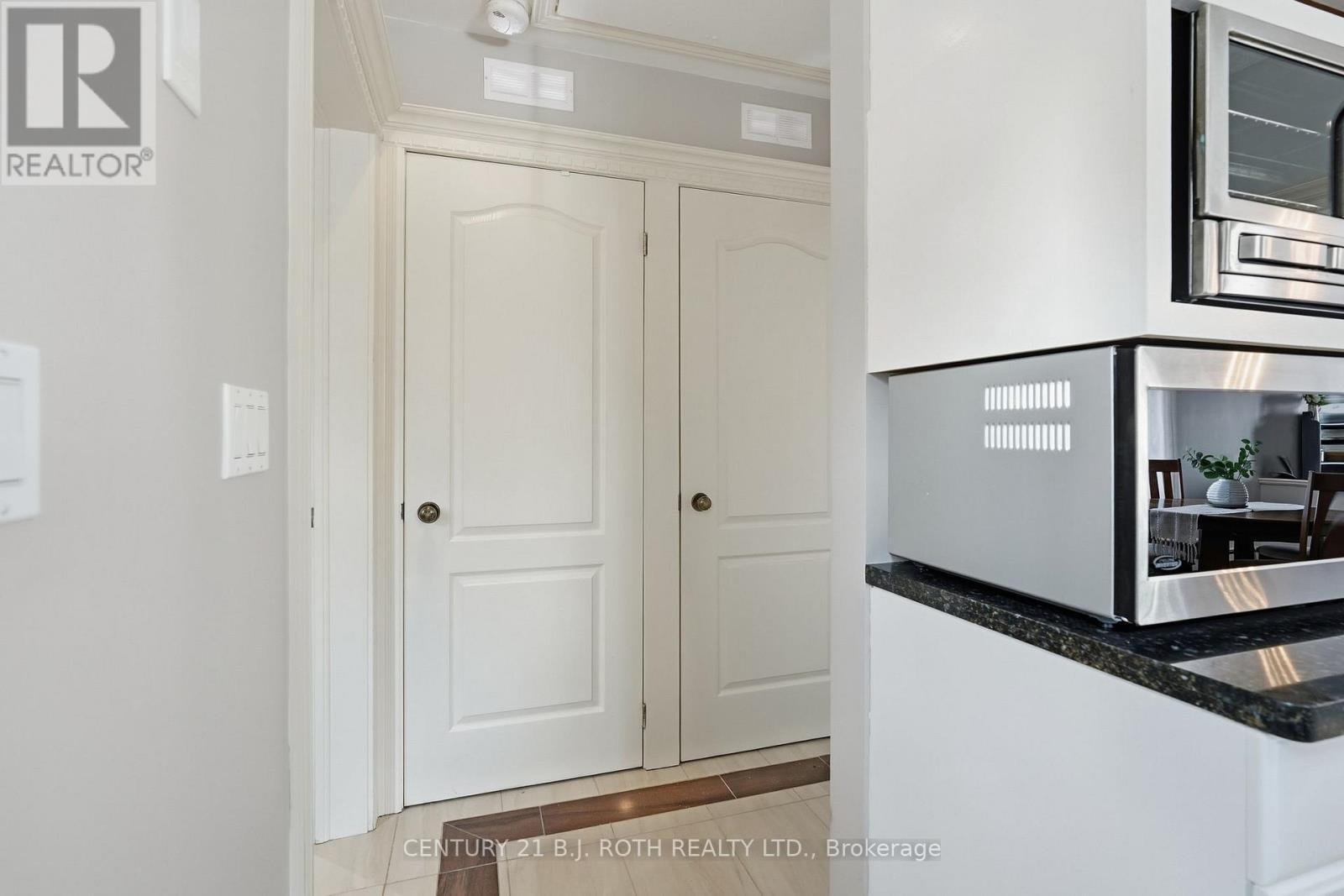 116 Burton Avenue, Barrie, ON - Indoor Photo Showing Other Room