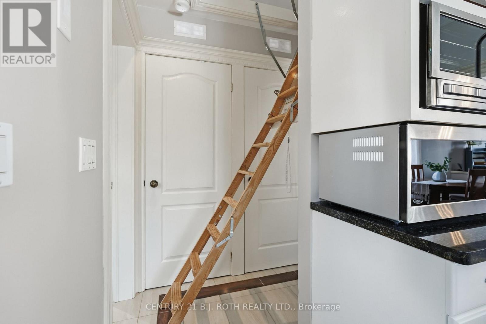 116 Burton Avenue, Barrie, ON - Indoor Photo Showing Other Room