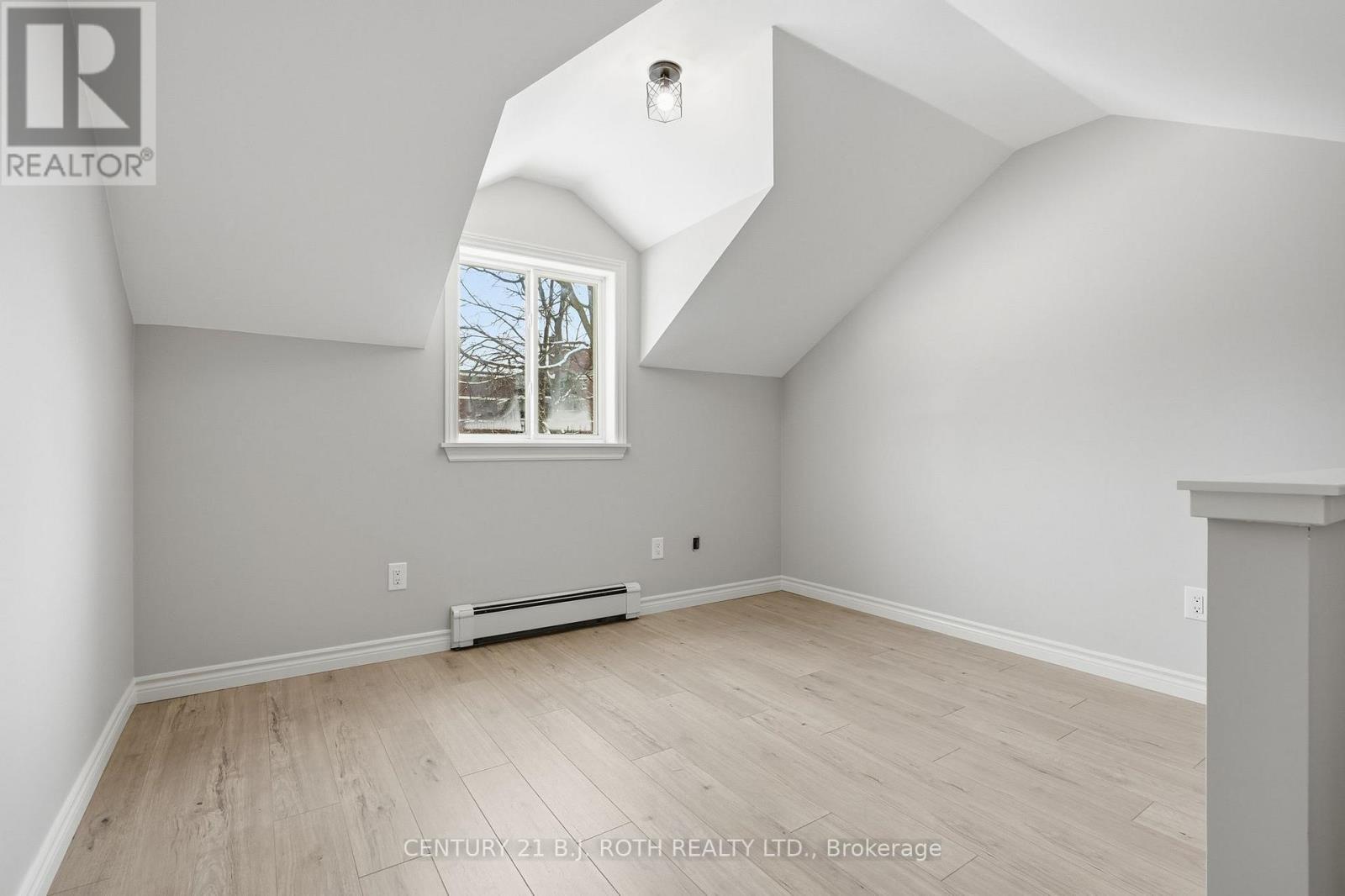 116 Burton Avenue, Barrie, ON - Indoor Photo Showing Other Room