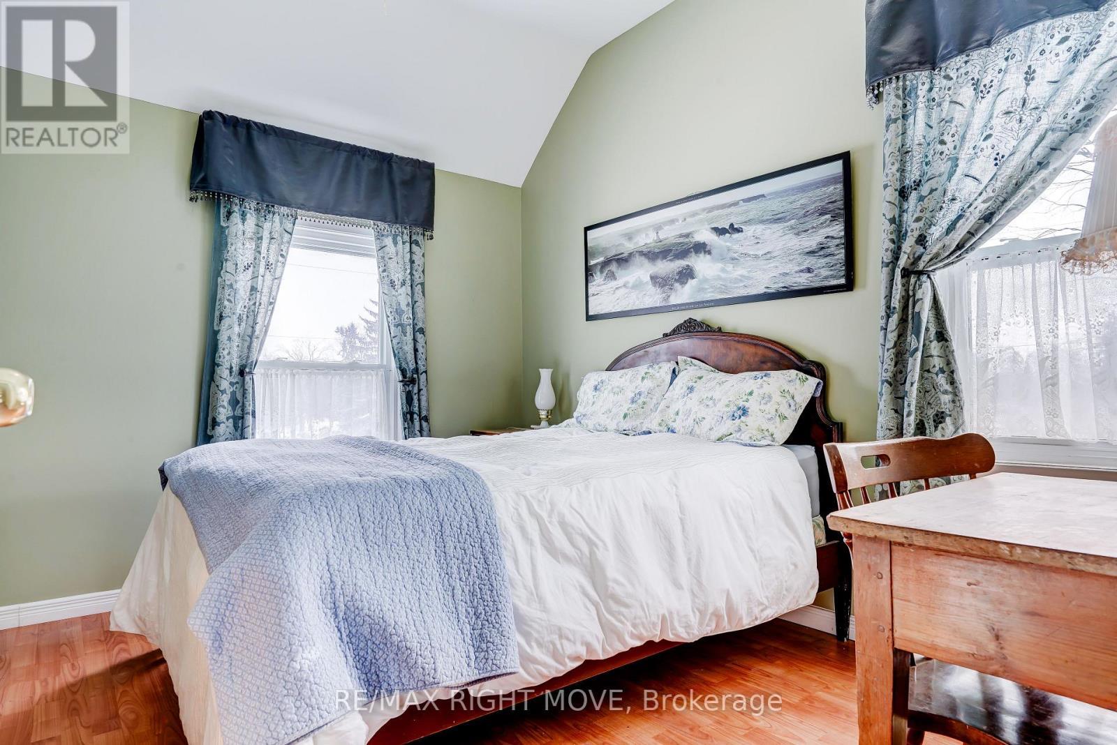 201 Canice Street, Orillia, ON - Indoor Photo Showing Bedroom