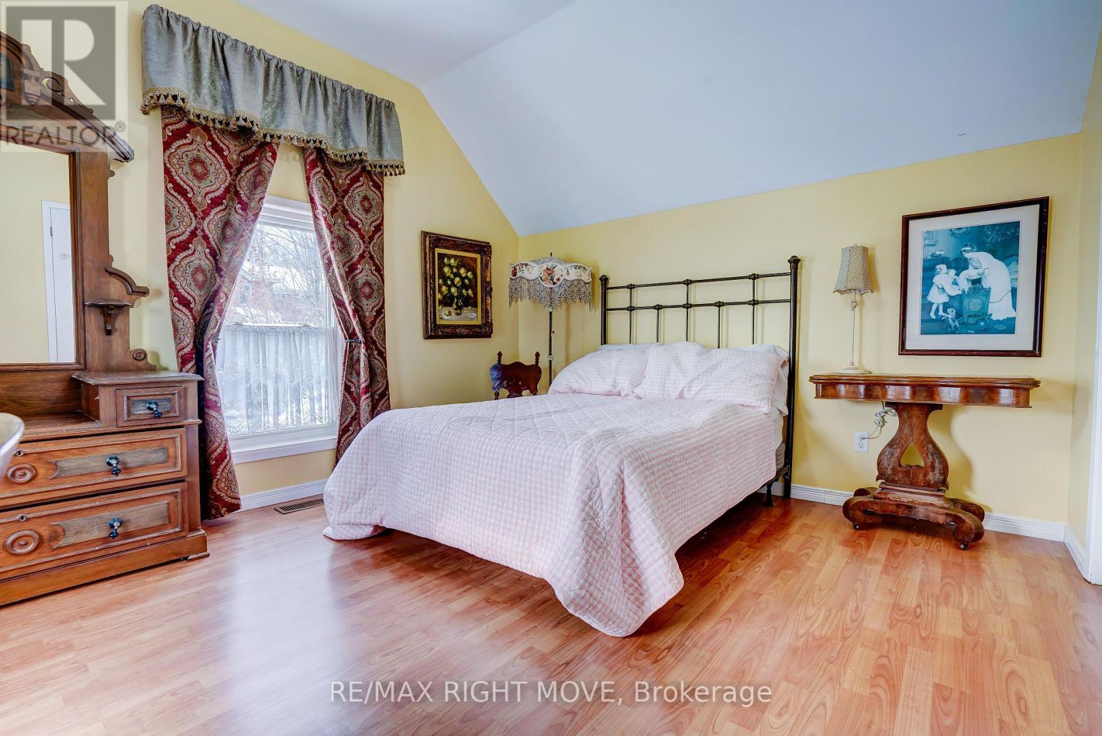 201 Canice Street, Orillia, ON - Indoor Photo Showing Bedroom