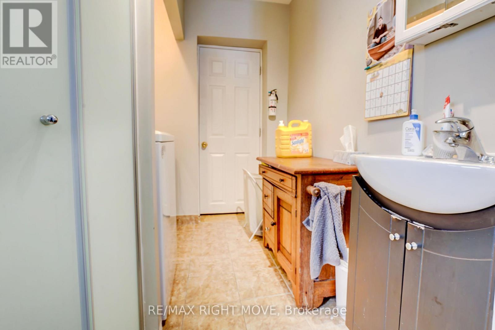 201 Canice Street, Orillia, ON - Indoor