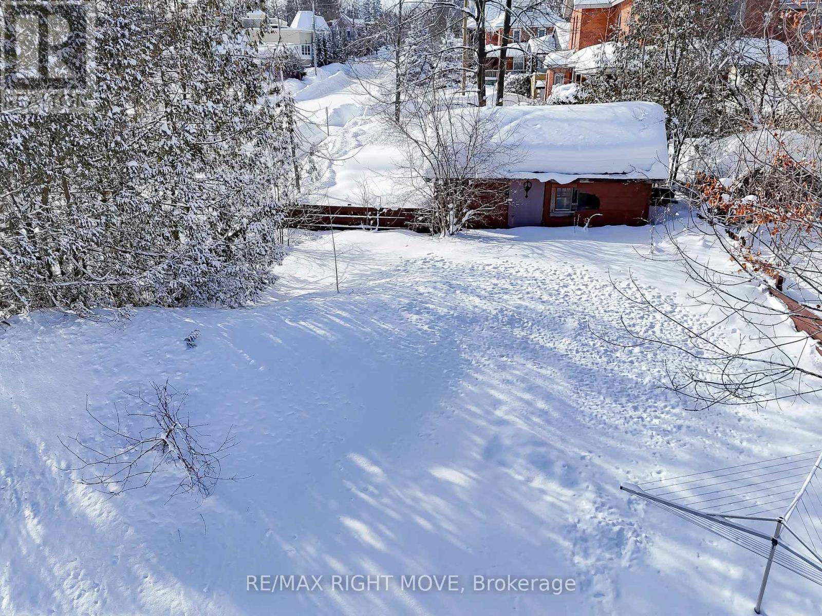 201 Canice Street, Orillia, ON - Outdoor