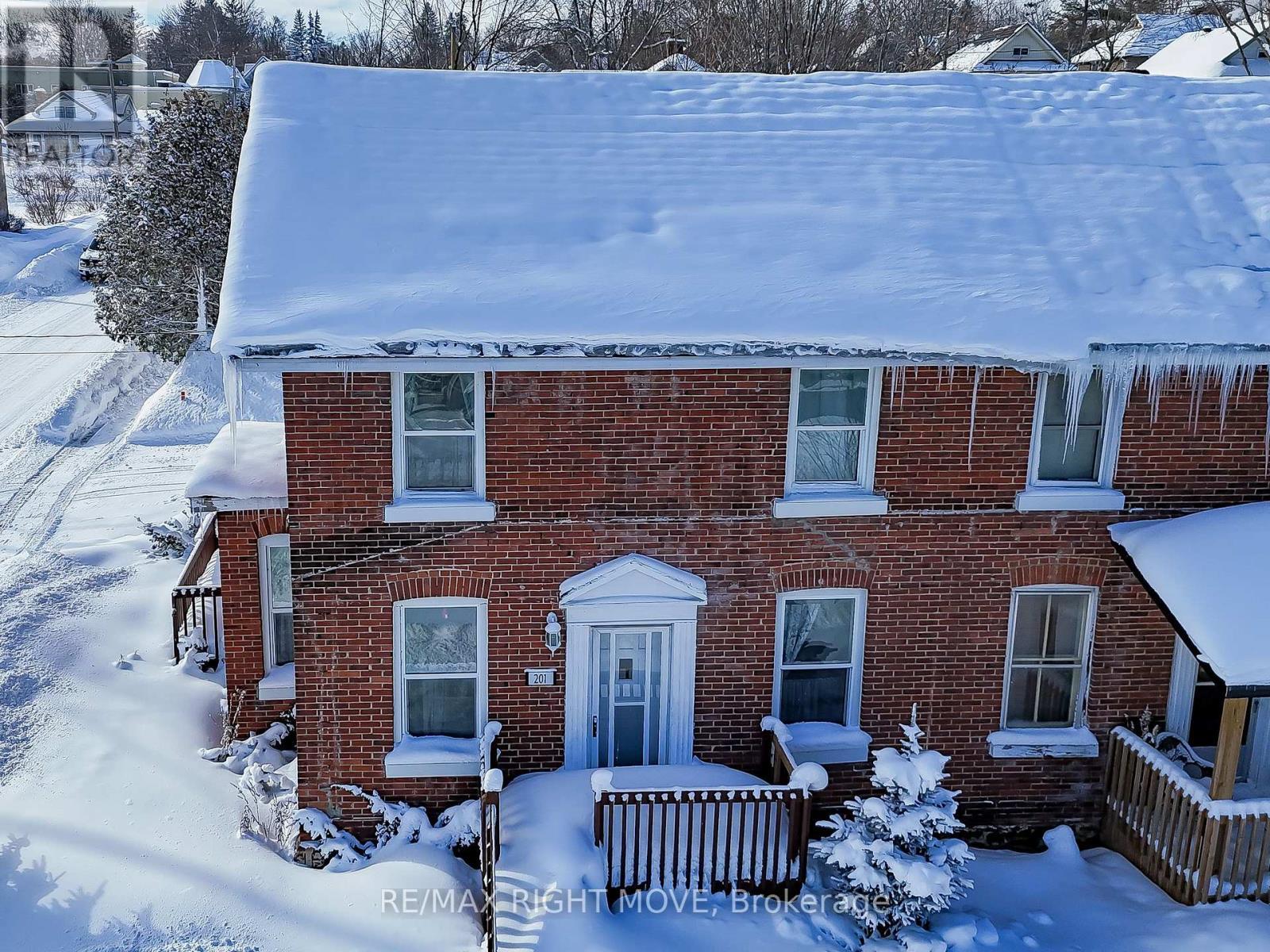 201 Canice Street, Orillia, ON - Outdoor