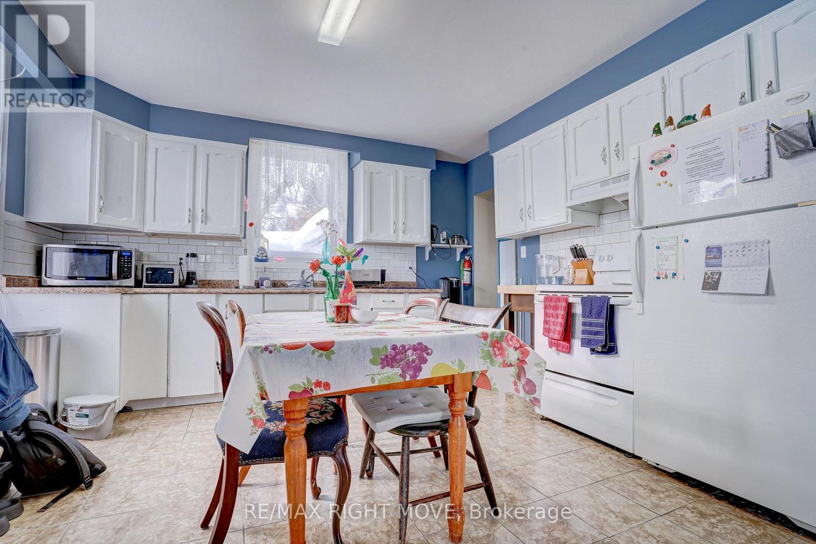 201 Canice Street, Orillia, ON - Indoor