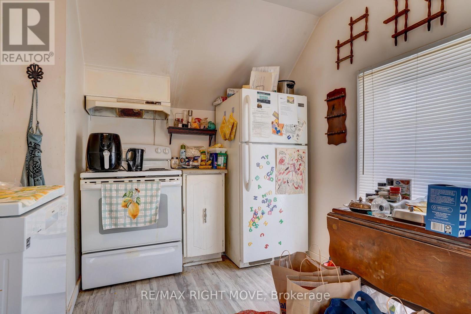 203 Canice Street, Orillia, ON - Indoor Photo Showing Kitchen