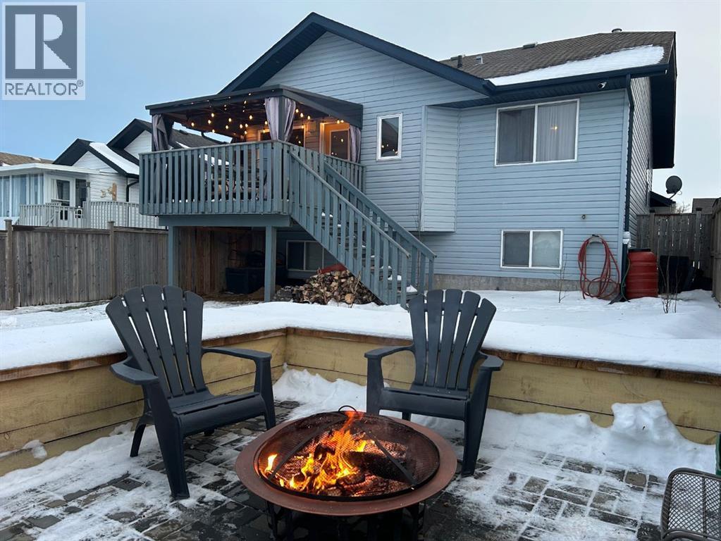 10 Wilkinson Circle, Sylvan Lake, AB - Outdoor With Deck Patio Veranda With Exterior