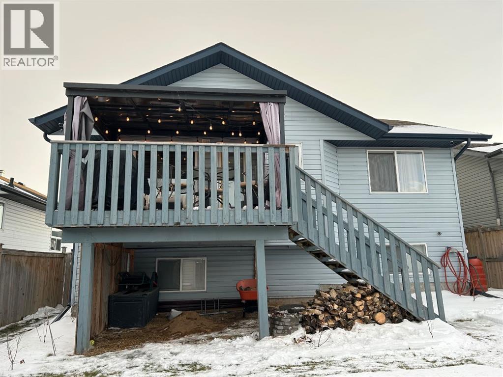 10 Wilkinson Circle, Sylvan Lake, AB - Outdoor With Exterior