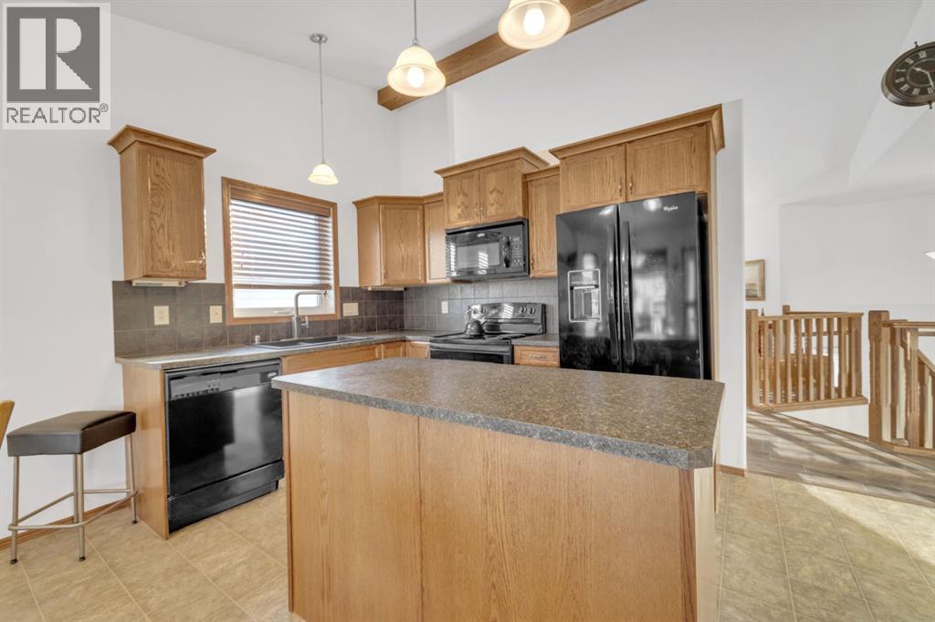10 Wilkinson Circle, Sylvan Lake, AB - Indoor Photo Showing Kitchen
