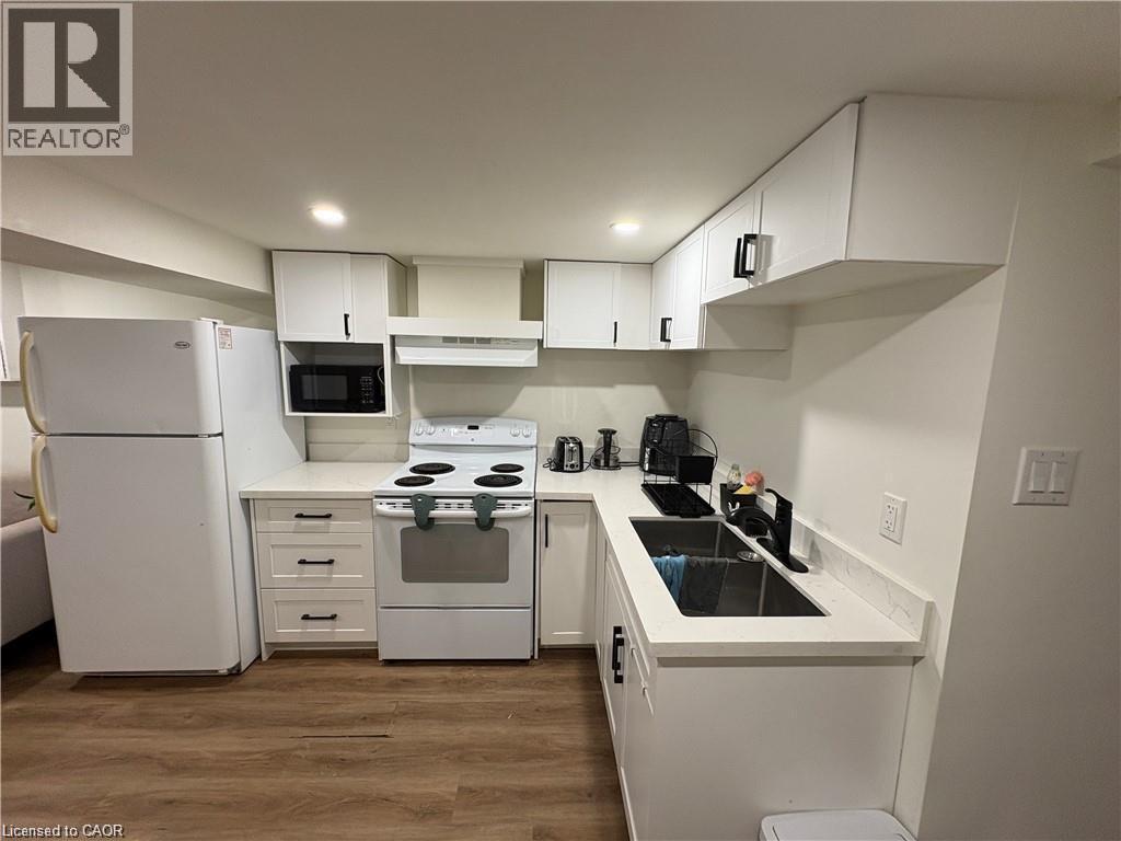 174 East Avenue N, Hamilton, ON - Indoor Photo Showing Kitchen