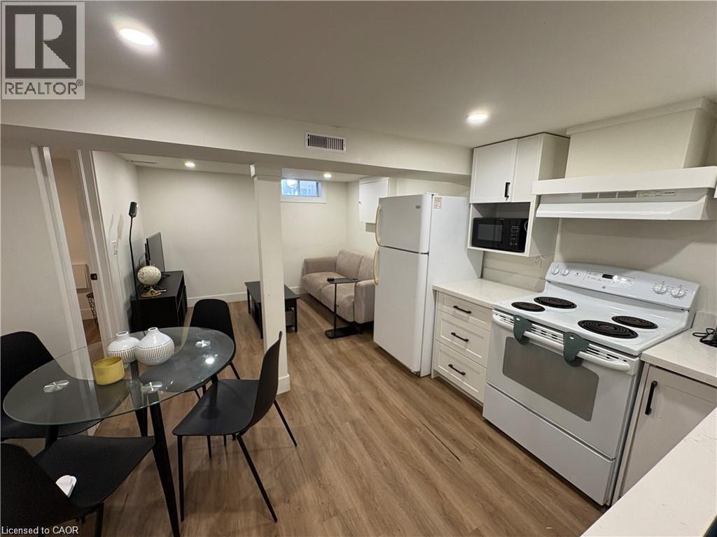174 East Avenue N, Hamilton, ON - Indoor Photo Showing Kitchen