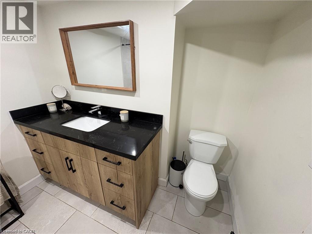 174 East Avenue N, Hamilton, ON - Indoor Photo Showing Bathroom