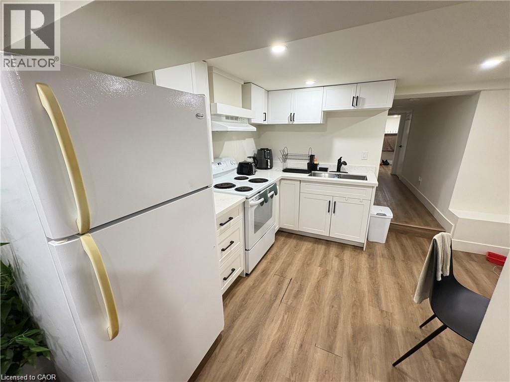 174 East Avenue N, Hamilton, ON - Indoor Photo Showing Kitchen