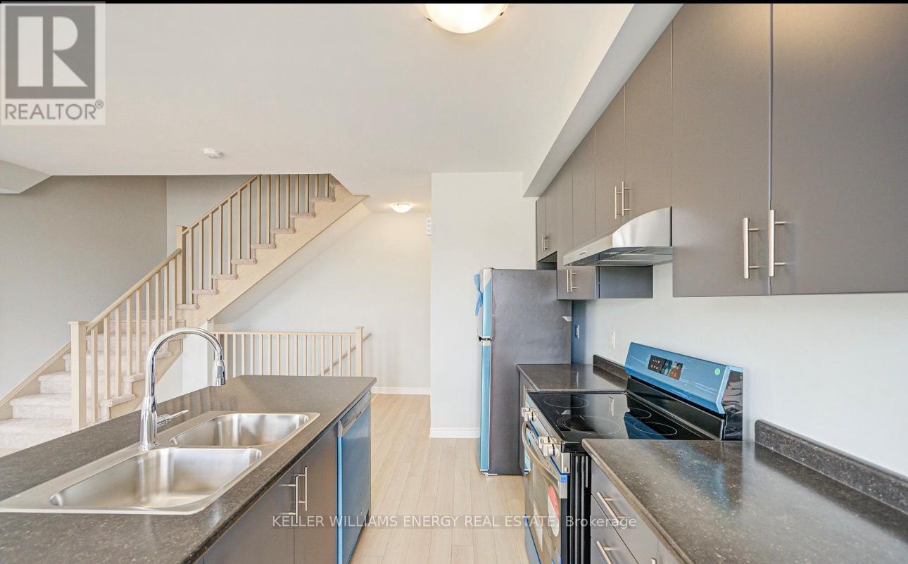 1210 Greentree Path, Oshawa (Kedron), ON - Indoor Photo Showing Kitchen With Double Sink