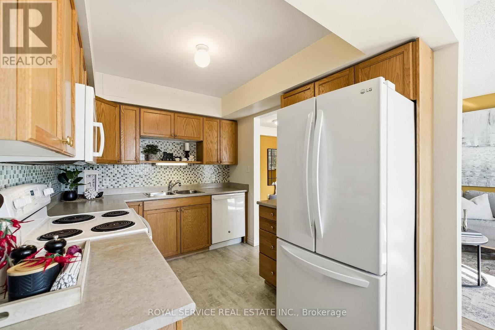 304 - 841 Battell Street, Cobourg, ON - Indoor Photo Showing Kitchen With Double Sink