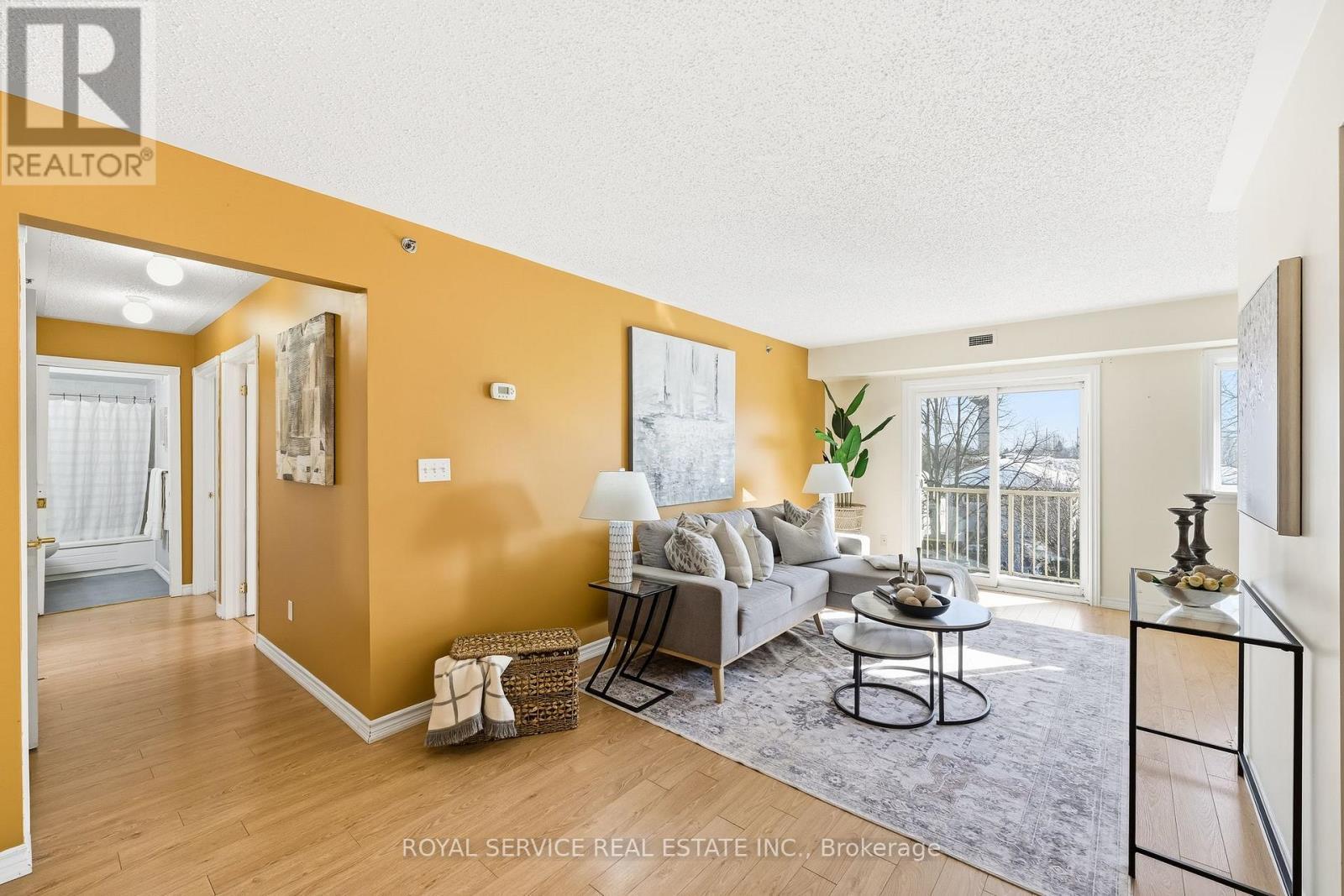 304 - 841 Battell Street, Cobourg, ON - Indoor Photo Showing Living Room