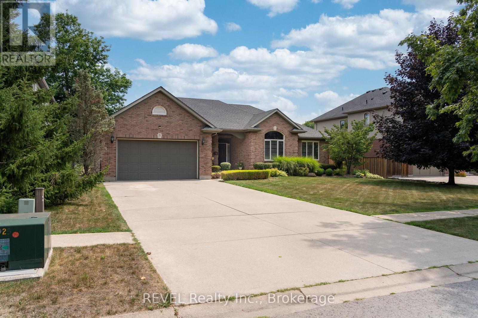 5 Beechwood Crescent, Pelham (Fonthill), ON - Outdoor With Facade