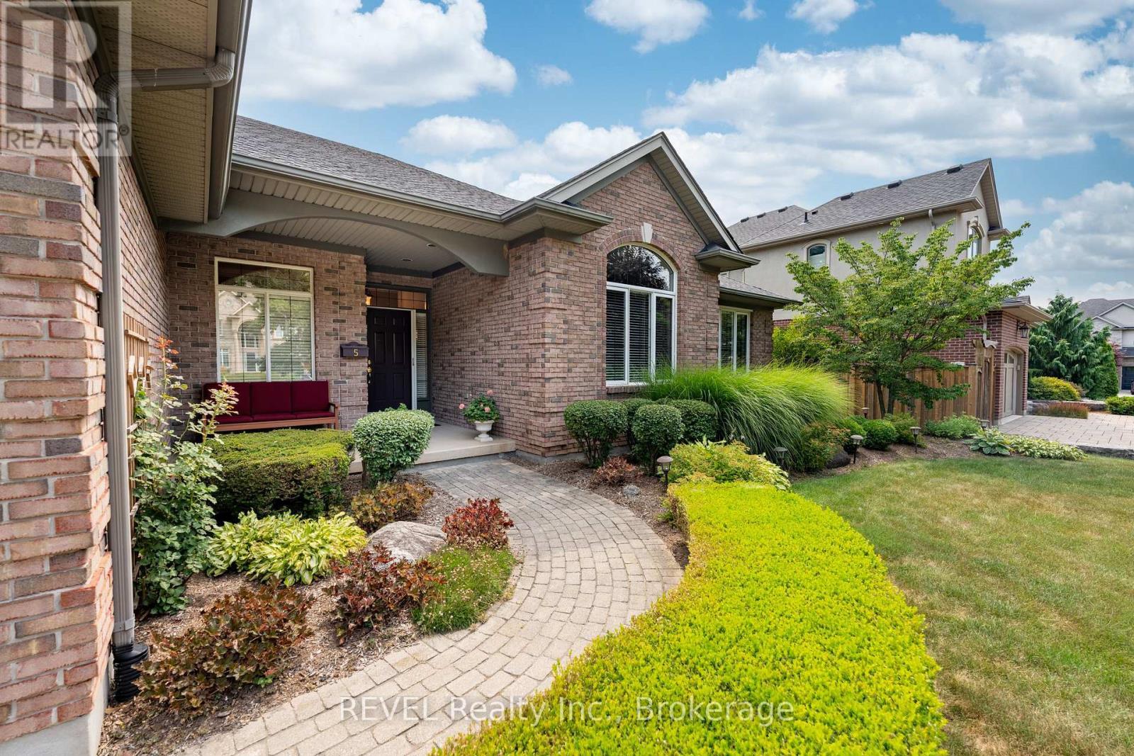 5 Beechwood Crescent, Pelham (Fonthill), ON - Outdoor