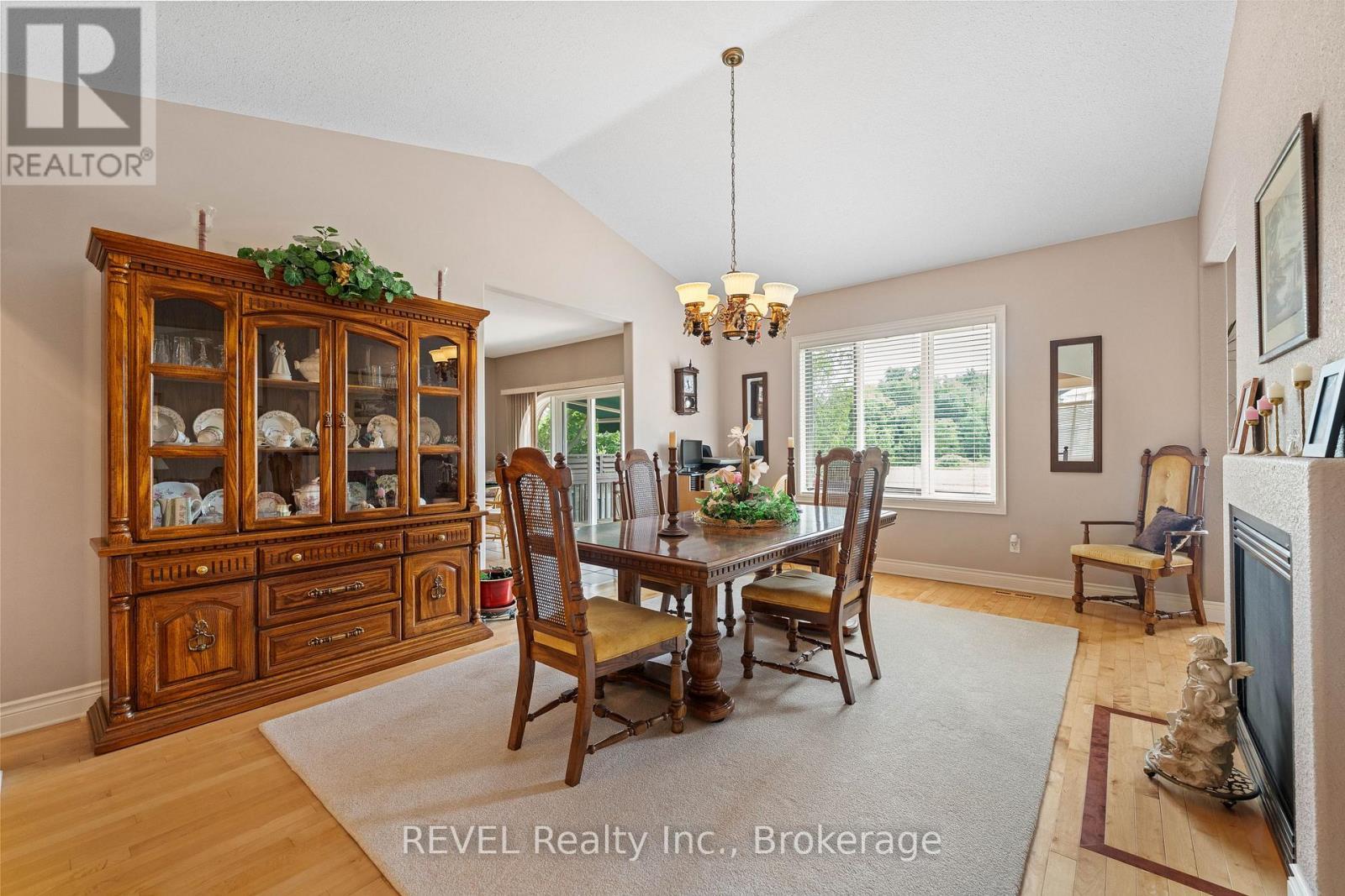 5 Beechwood Crescent, Pelham (Fonthill), ON - Indoor Photo Showing Dining Room With Fireplace