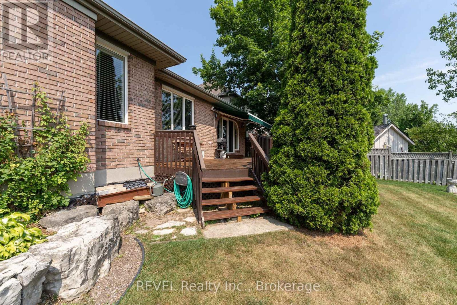 5 Beechwood Crescent, Pelham (Fonthill), ON - Outdoor