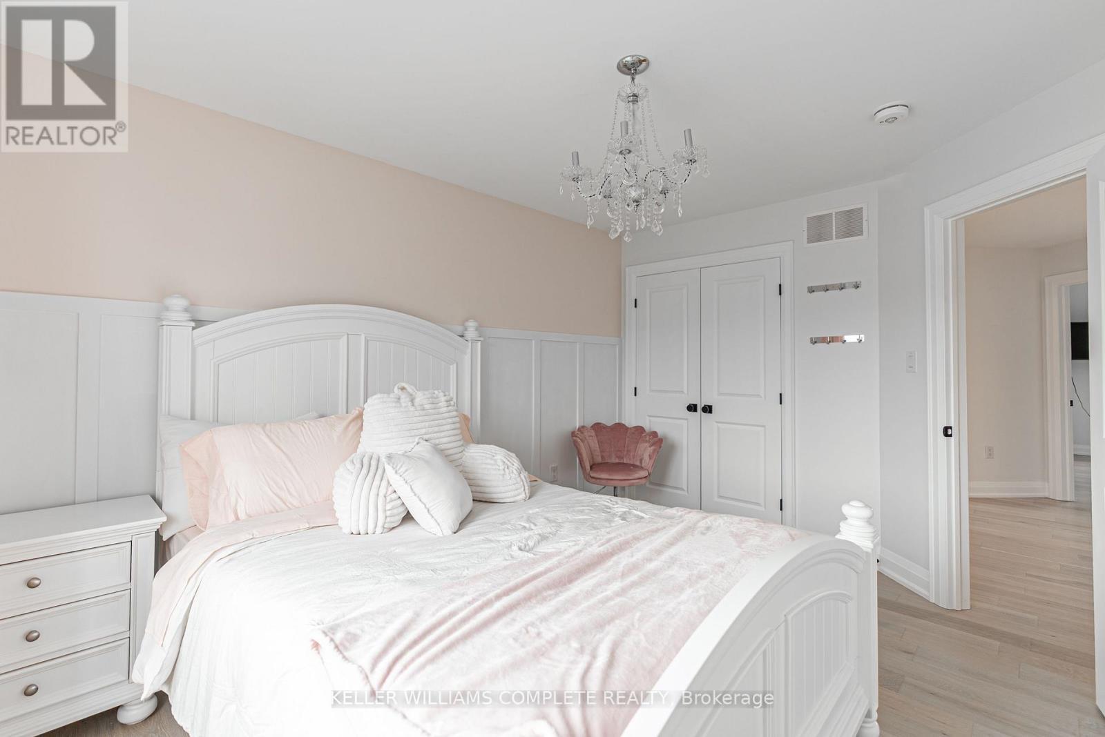 619 Brian Street, Fort Erie (Crescent Park), ON - Indoor Photo Showing Bedroom