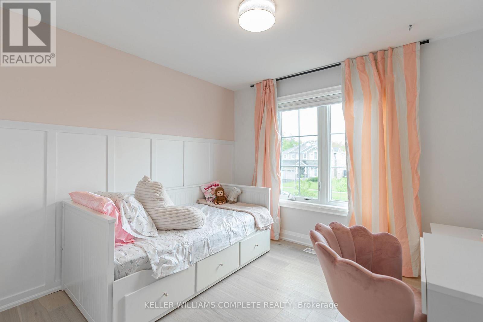 619 Brian Street, Fort Erie (Crescent Park), ON - Indoor Photo Showing Bedroom