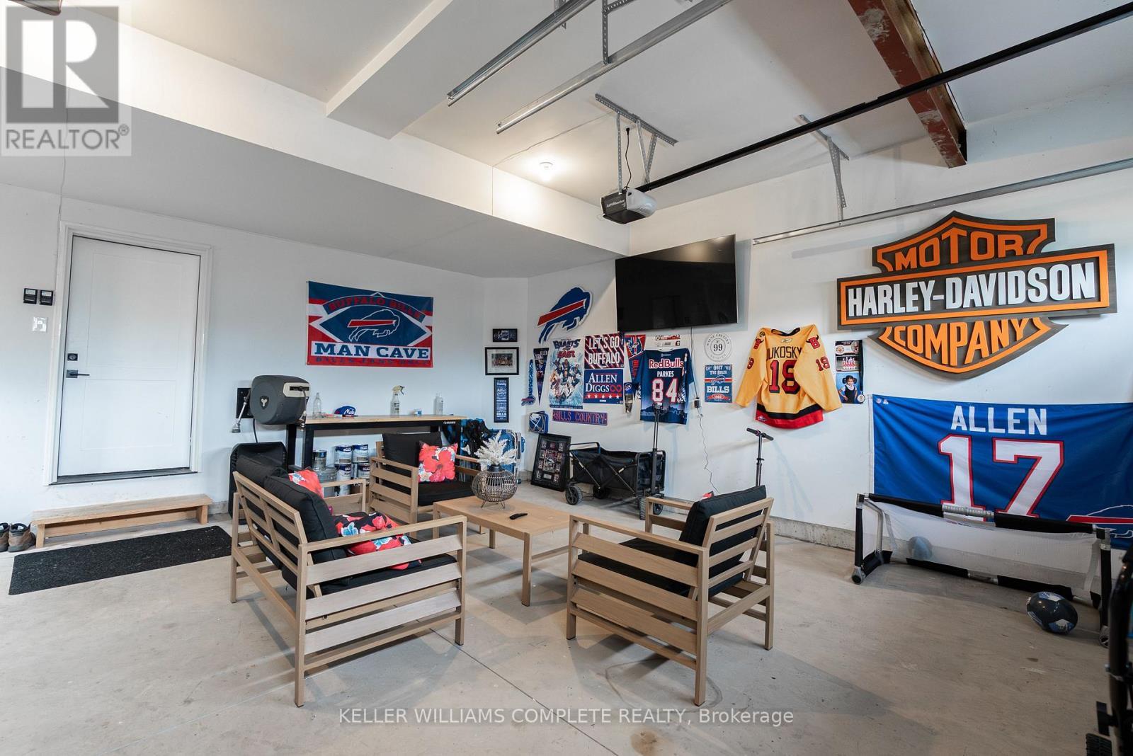 619 Brian Street, Fort Erie (Crescent Park), ON - Indoor Photo Showing Other Room