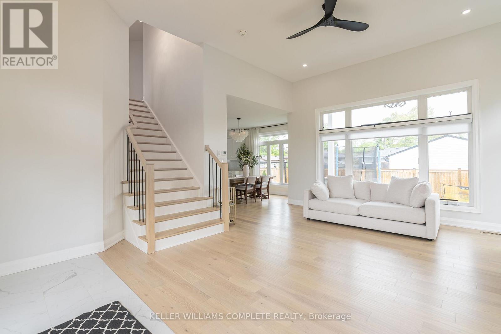 619 Brian Street, Fort Erie (Crescent Park), ON - Indoor Photo Showing Living Room
