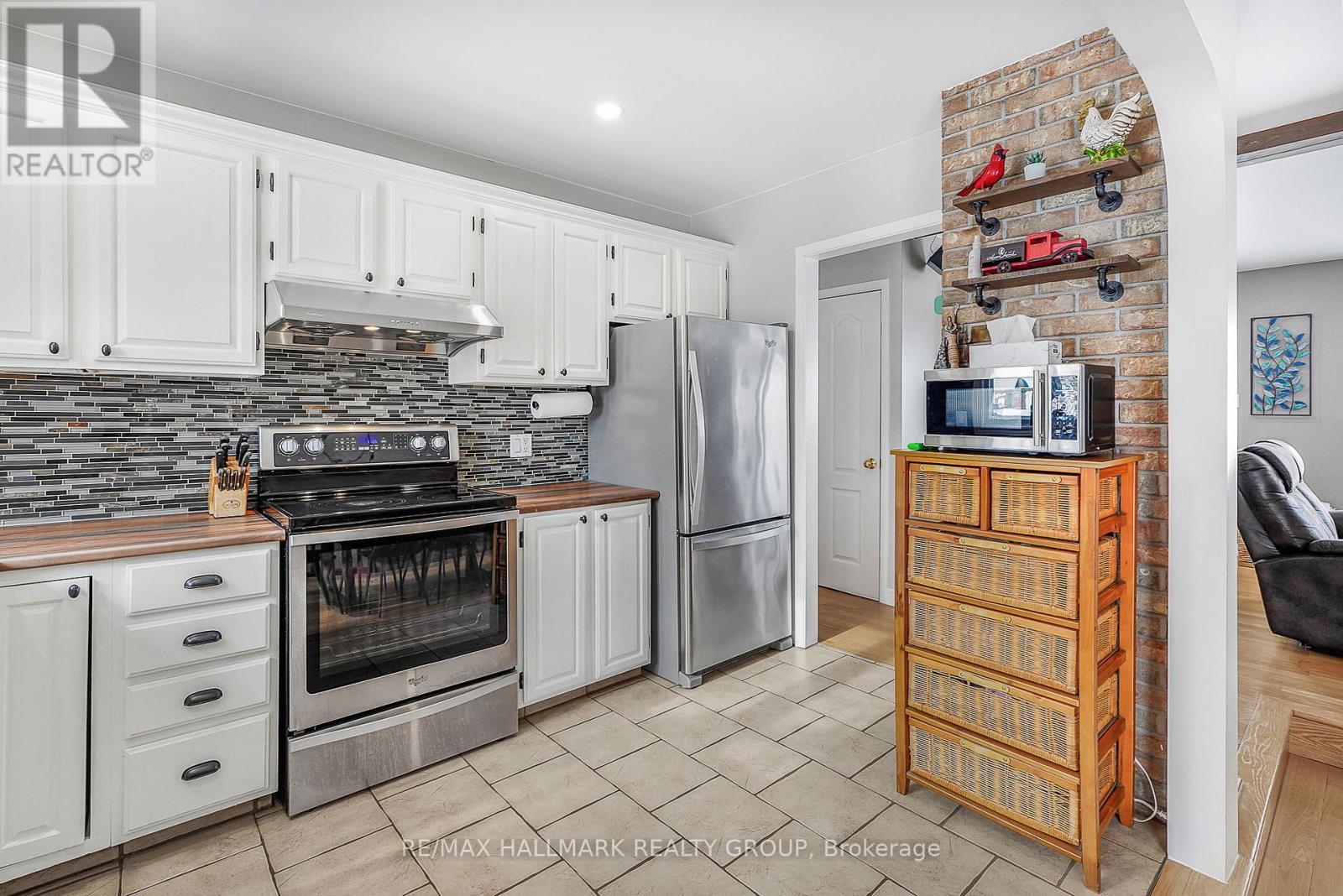 2431 Bay Road, Champlain, ON - Indoor Photo Showing Kitchen With Stainless Steel Kitchen