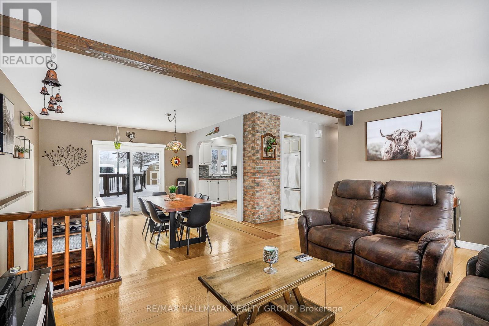 2431 Bay Road, Champlain, ON - Indoor Photo Showing Living Room